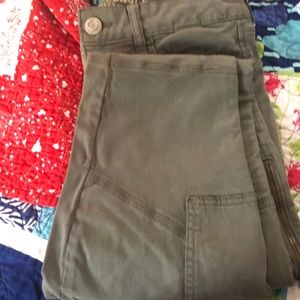 American Eagle Olive Green Pants 8 Short